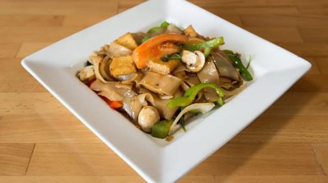 Spicy Basil Noodle (Kee Mao).
